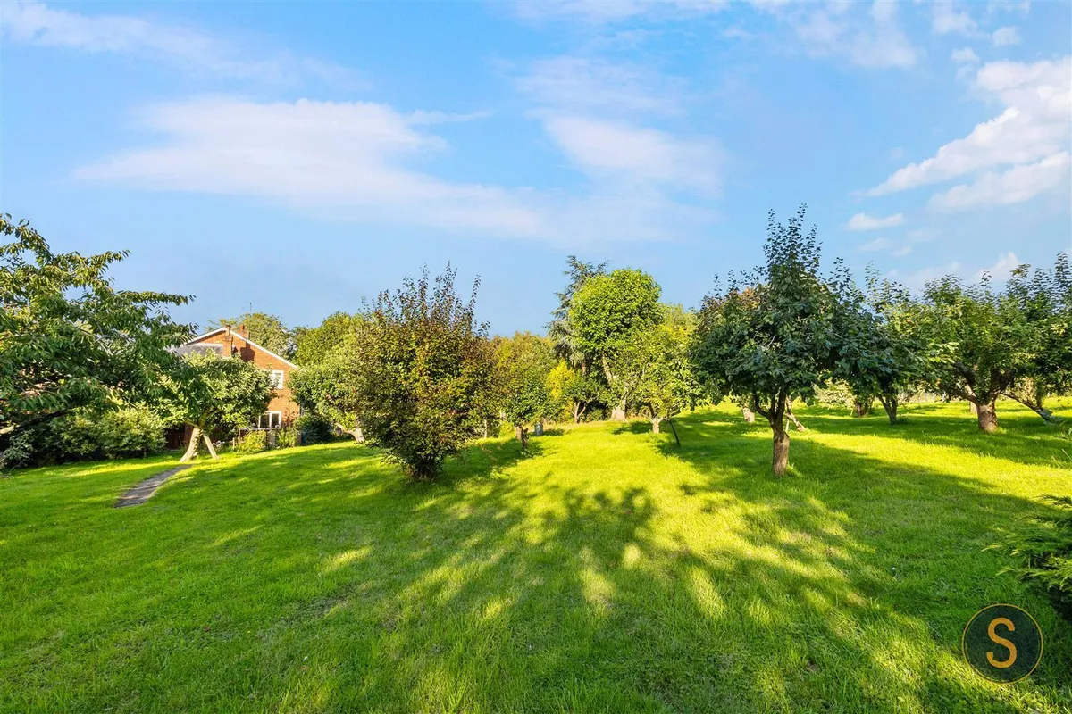 The Cedars, Little Billington,