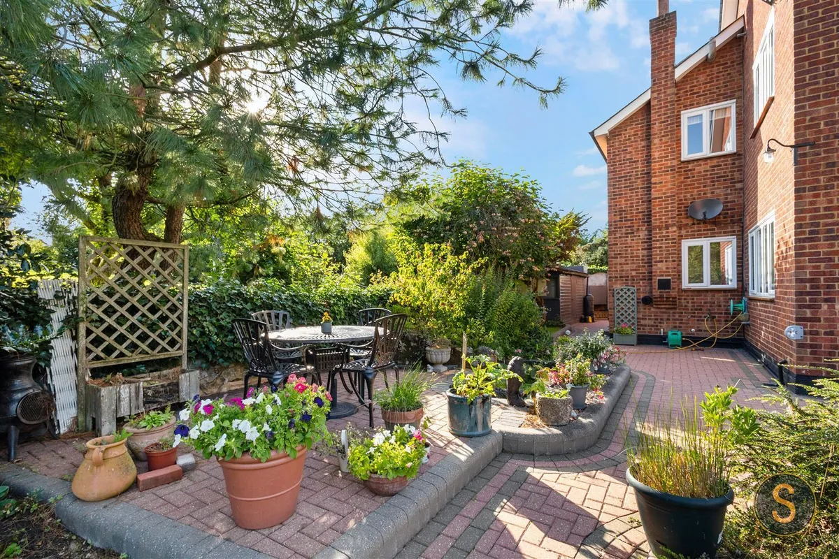 The Cedars, Little Billington,