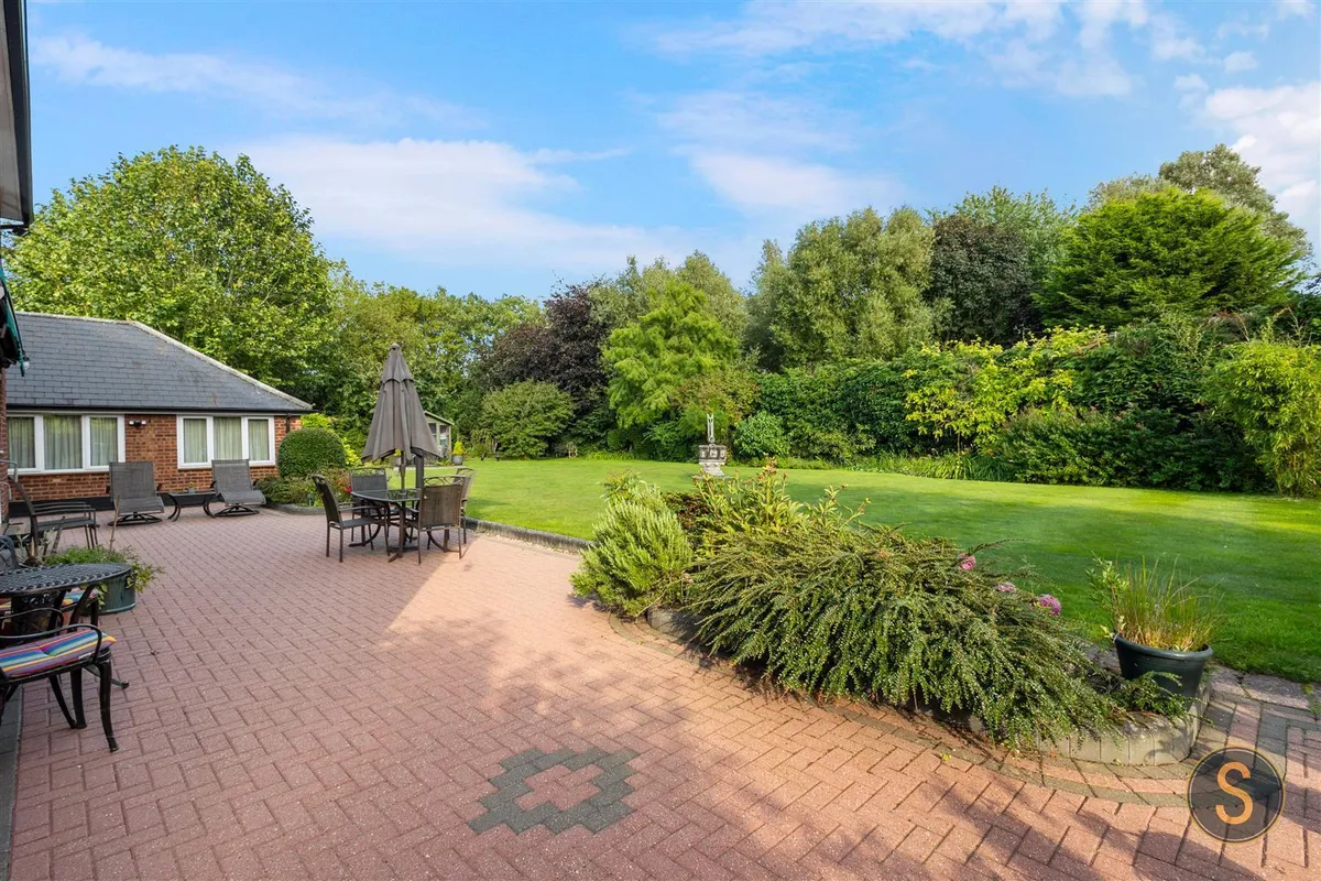 The Cedars, Little Billington,