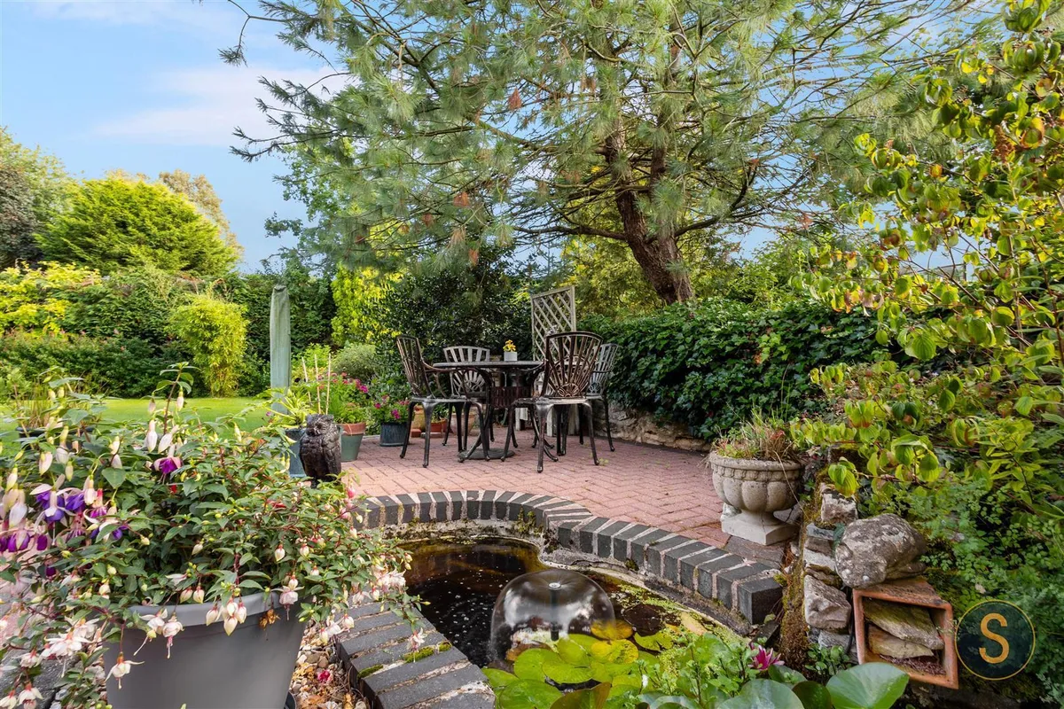 The Cedars, Little Billington,