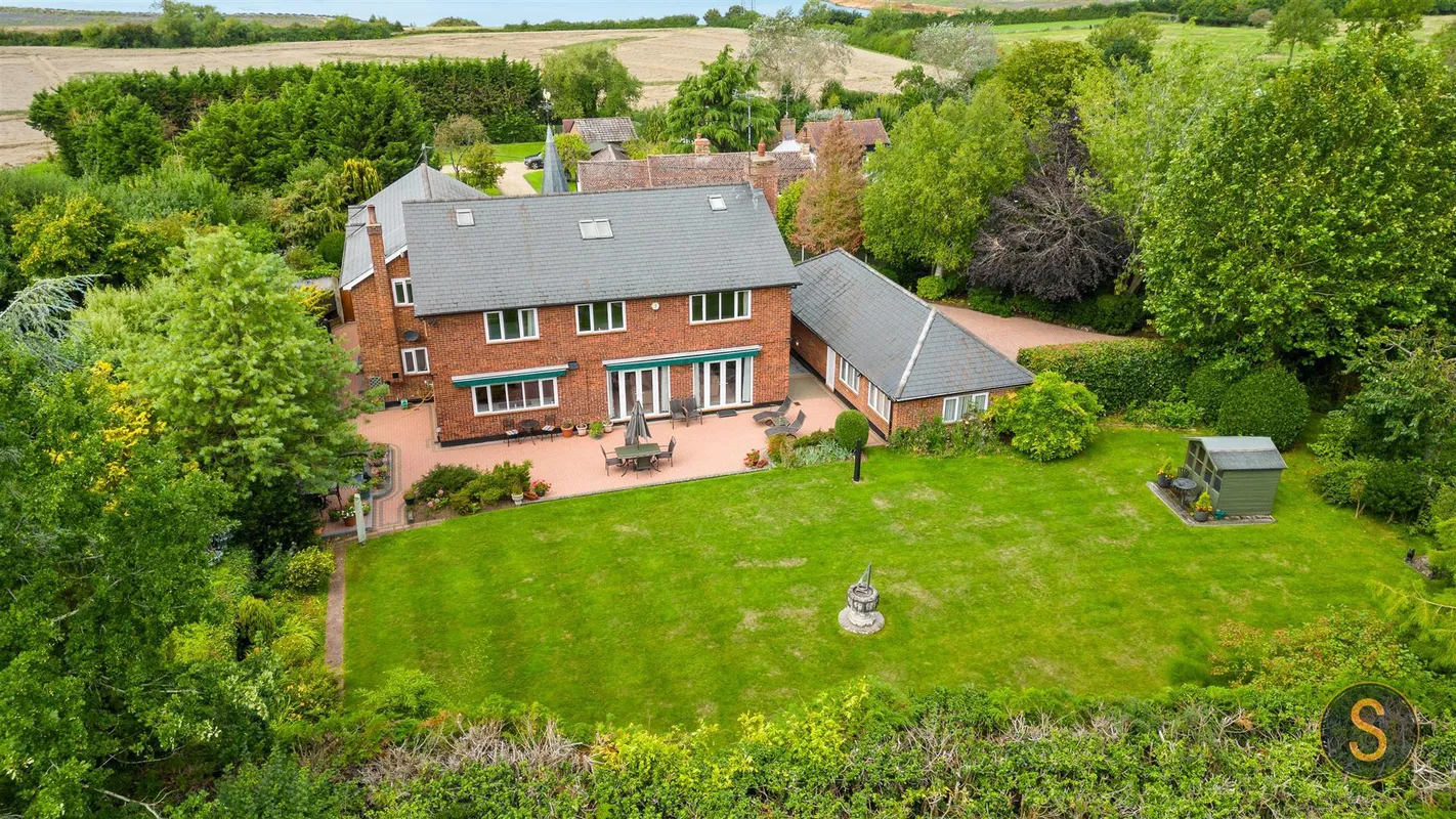 The Cedars, Little Billington,