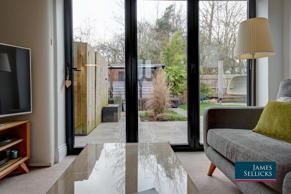 3 bedroom property for sale in The Hawthorns, Lubenham, Market