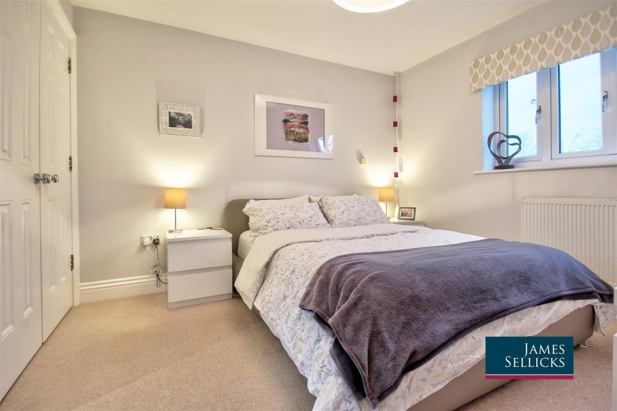 3 bedroom property for sale in The Hawthorns, Lubenham, Market