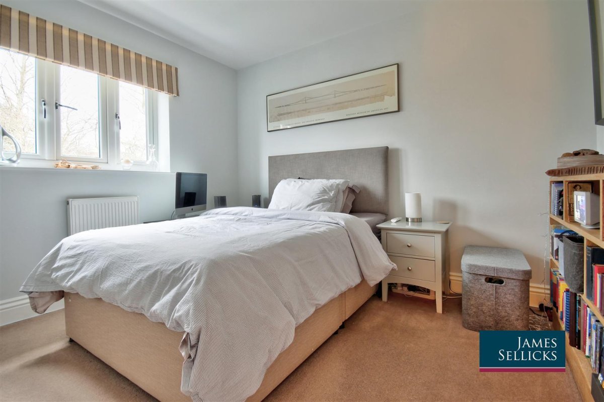 3 bedroom property for sale in The Hawthorns, Lubenham, Market