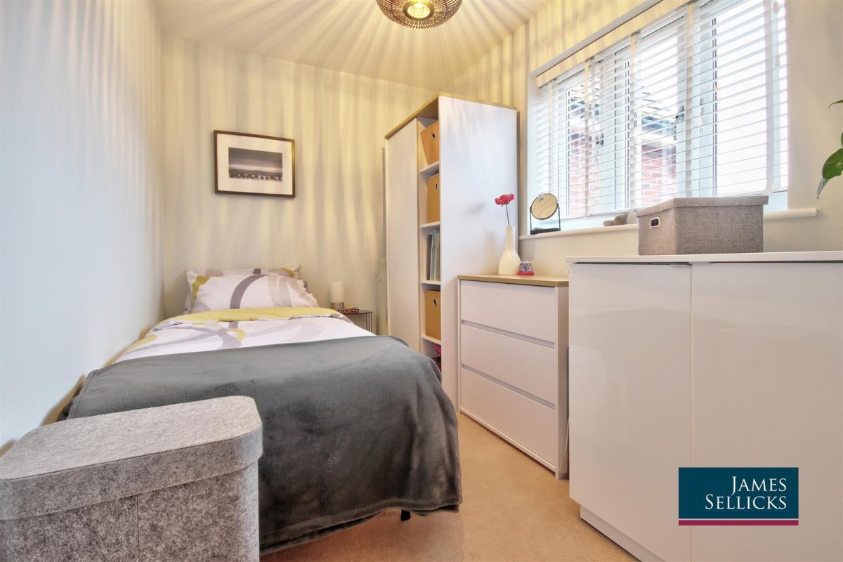 3 bedroom property for sale in The Hawthorns, Lubenham, Market