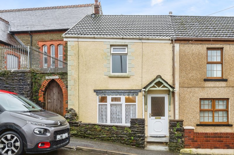 2 bedroom property for sale in Gwyns Place, Alltwen, Pontardawe, Neath