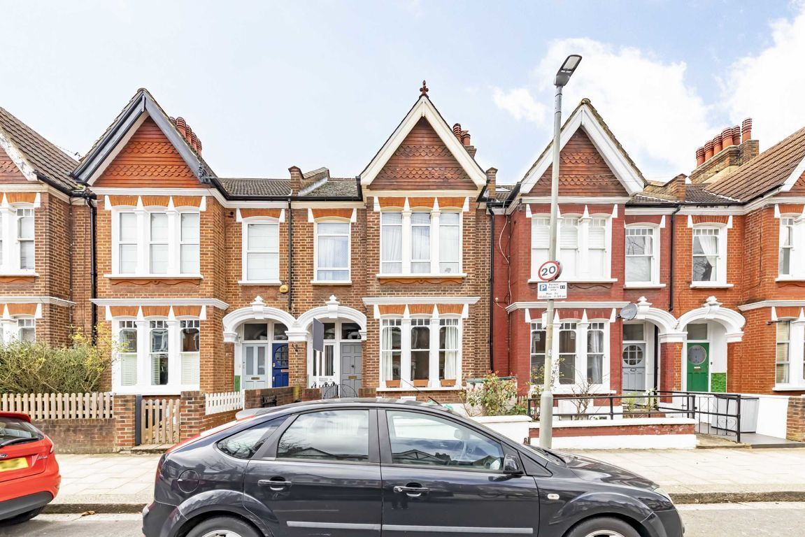 Jacksons 2 bedroom property to let in Mantilla Road, Tooting £2,500 pcm