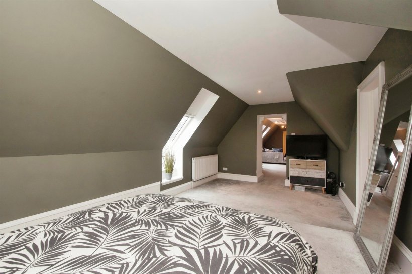 Manor Park Avenue, Paisley 2 bedroom flat Allen & Harris