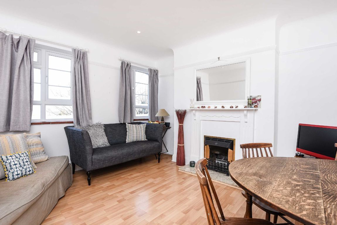 Jacksons 3 bedroom property to let in Burntwood Lane, Earlsfield £