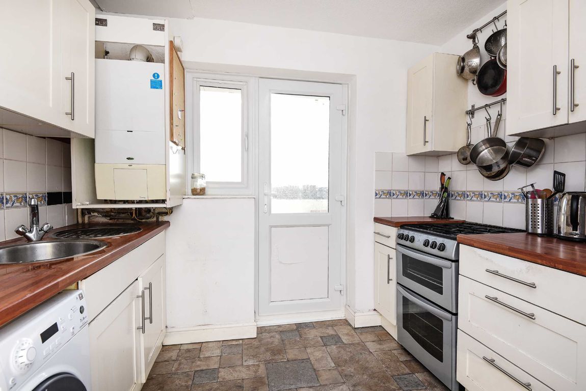 Jacksons 3 bedroom property to let in Burntwood Lane, Earlsfield £