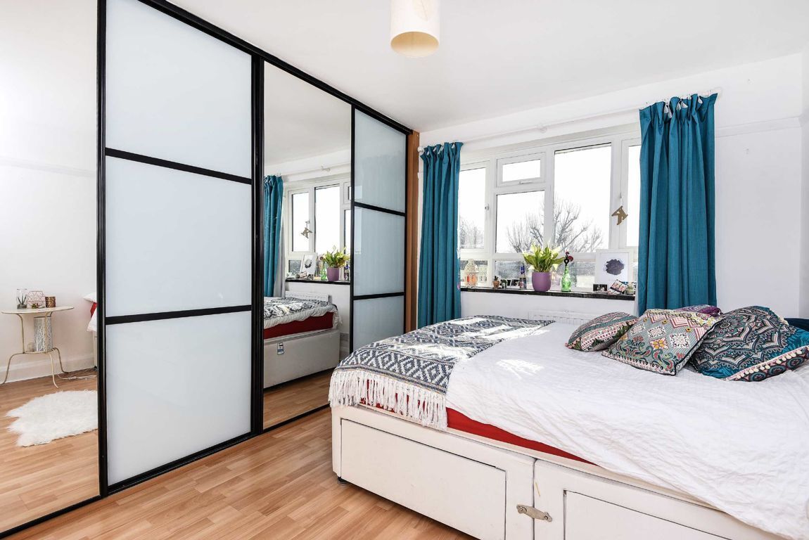 Jacksons 3 bedroom property to let in Burntwood Lane, Earlsfield £