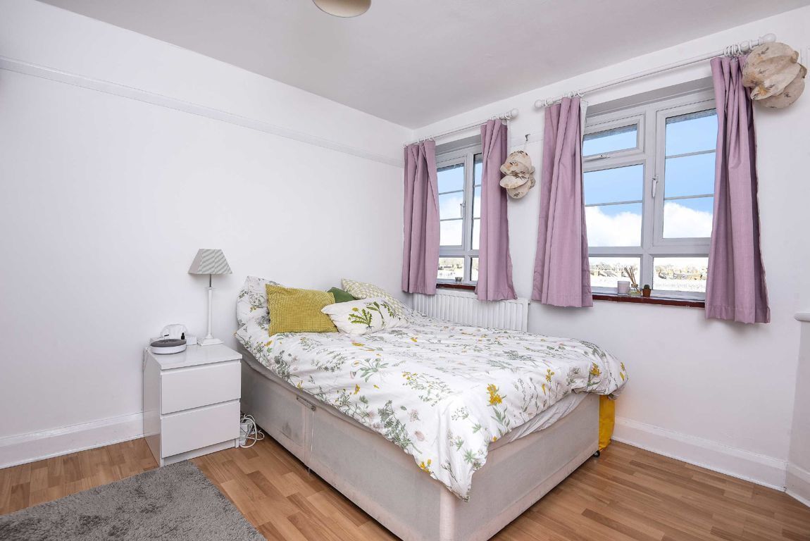 Jacksons 3 bedroom property to let in Burntwood Lane, Earlsfield £
