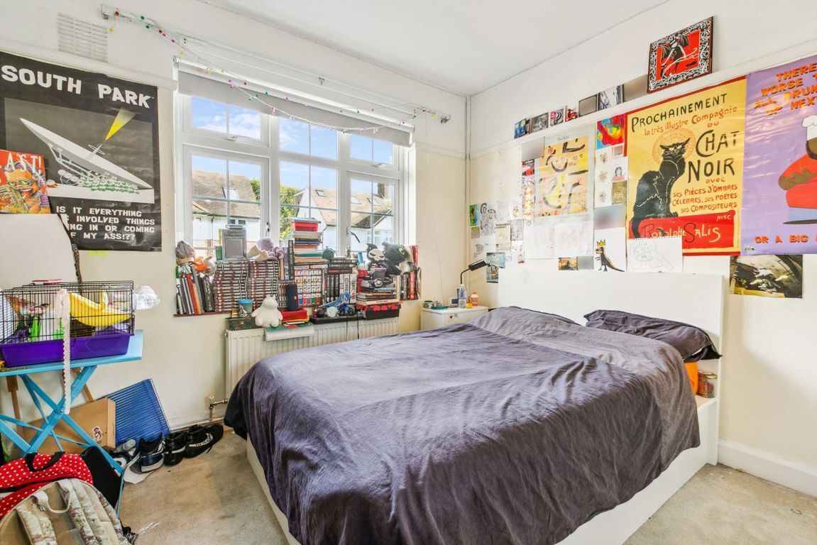 Jacksons 3 bedroom property to let in Tilehurst Road, Earlsfield £