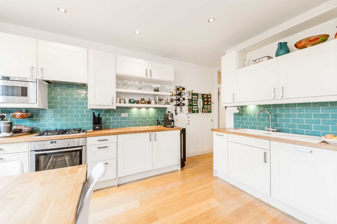 Jacksons 2 bedroom property to let in Burntwood Lane, Earlsfield £