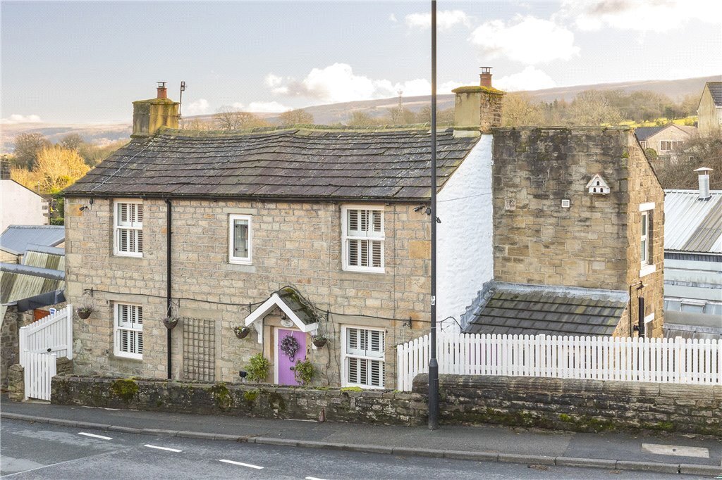 3 bedroom property for sale in Main Street, Addingham, Ilkley, LS29