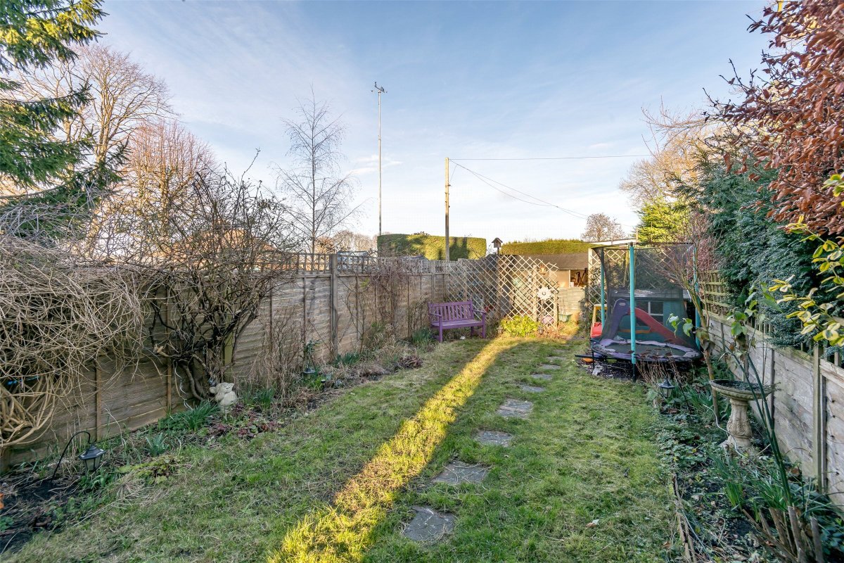 4 bedroom property for sale in Meath Green Lane, Horley, RH6 Offers