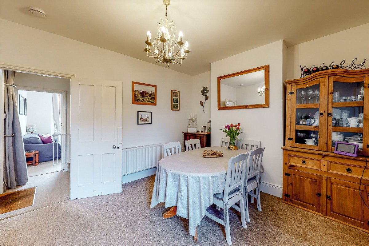 4 bedroom property for sale in Meath Green Lane, Horley, RH6 Offers