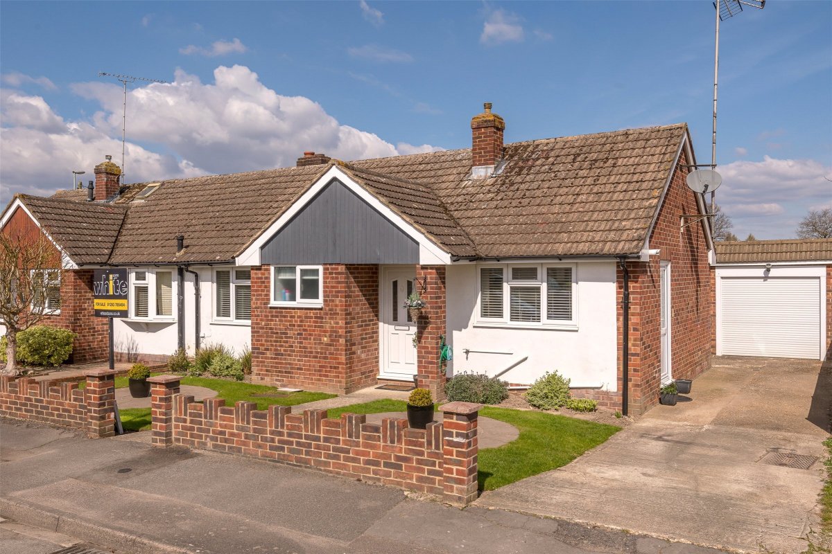 2 bedroom property for sale in Windmill Close, Horley, Surrey, RH6