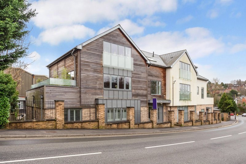 1 bedroom property for sale in Weydown Road, Haslemere, GU27 Guide