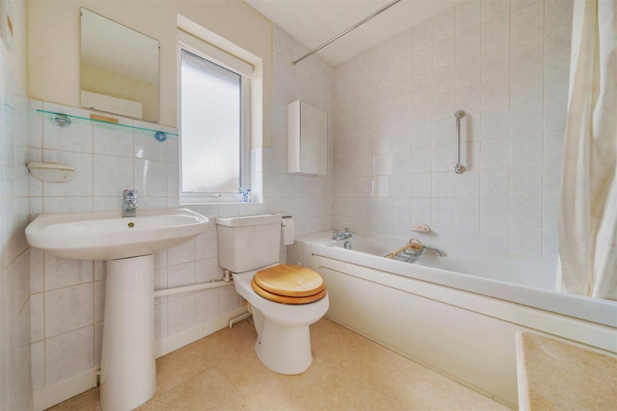 Stags 4 bedroom property for sale in Queens Drive, Taunton