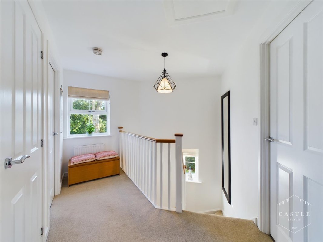 3 bedroom property for sale in Kensington Avenue, Burbage, Hinckley