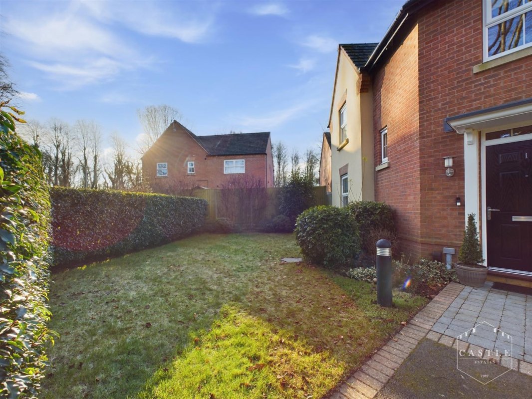 3 bedroom property for sale in Kensington Avenue, Burbage, Hinckley