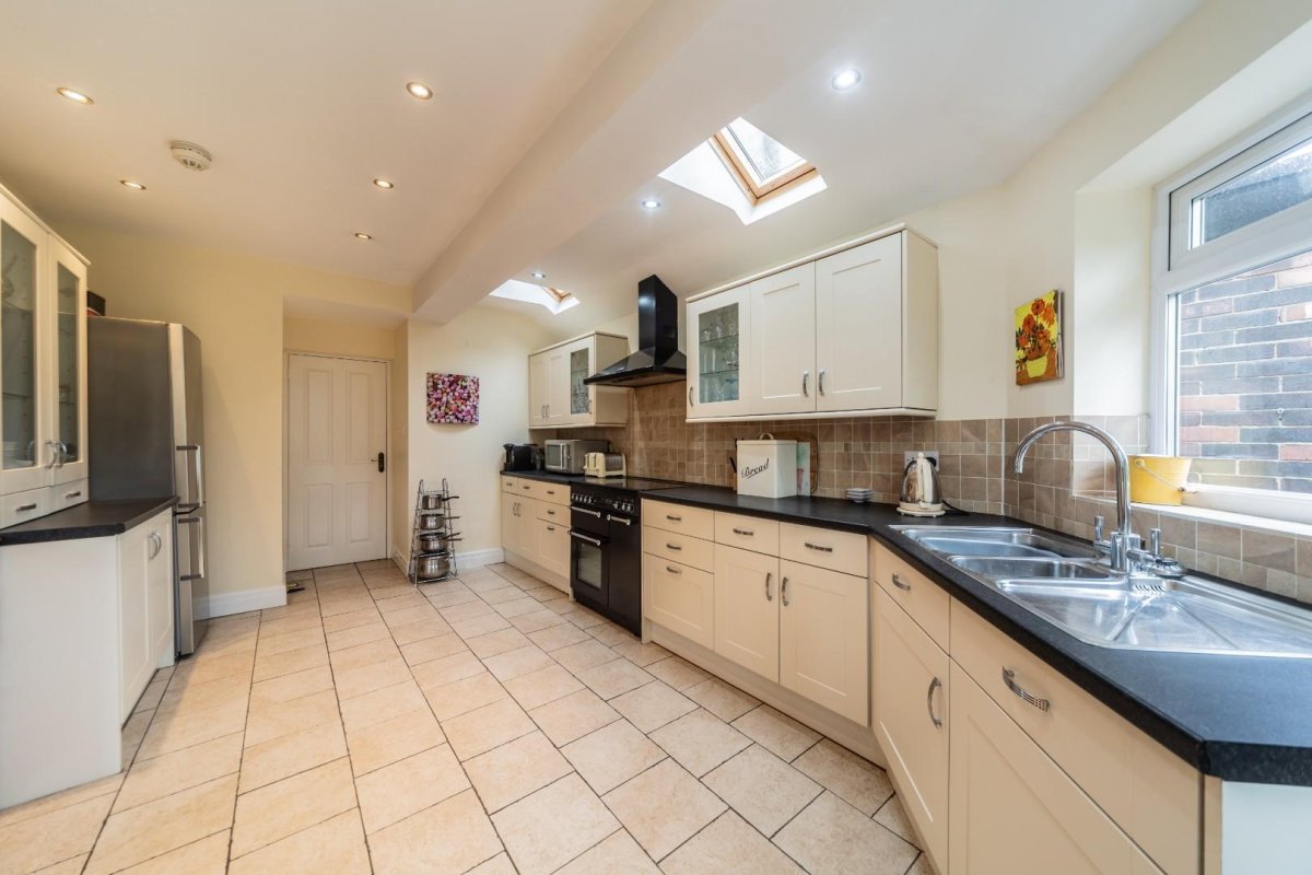 5 bedroom property for sale in Shanklin Drive, South Knighton