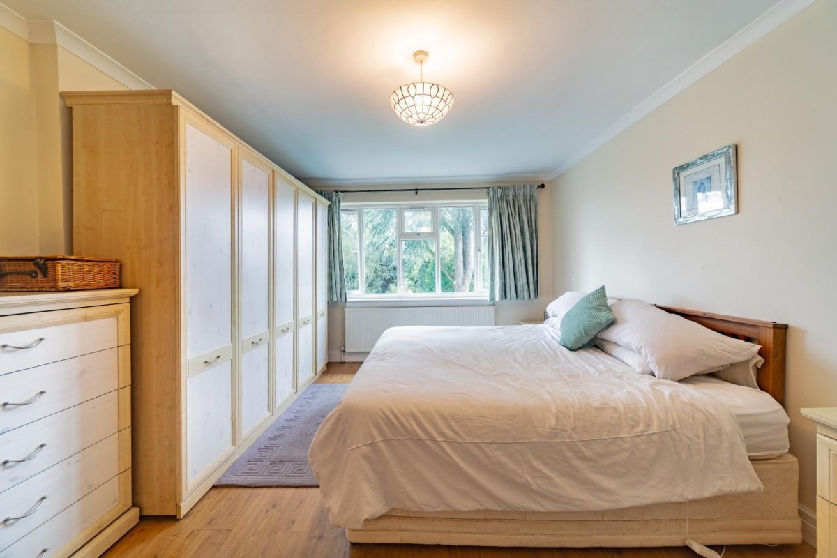 5 bedroom property for sale in Shanklin Drive, South Knighton