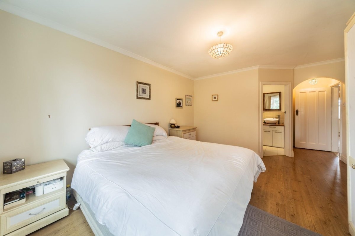 5 bedroom property for sale in Shanklin Drive, South Knighton