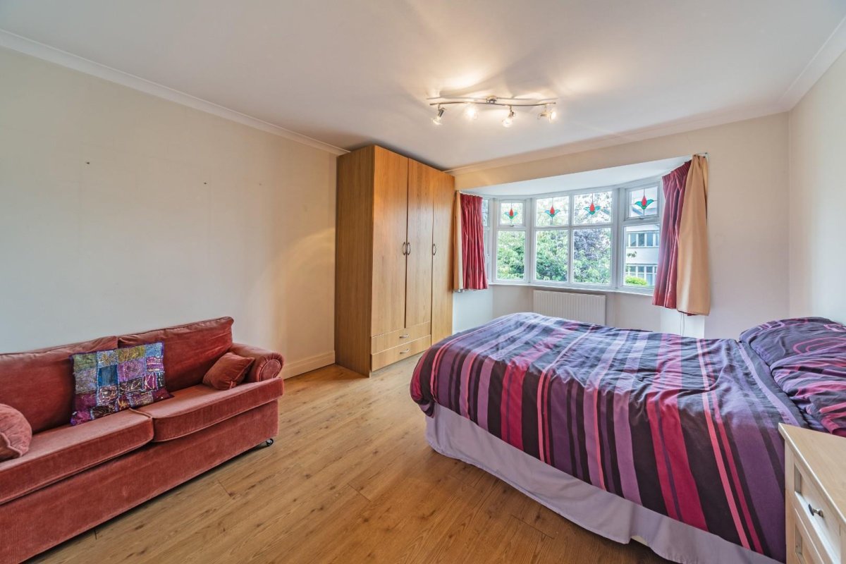 5 bedroom property for sale in Shanklin Drive, South Knighton