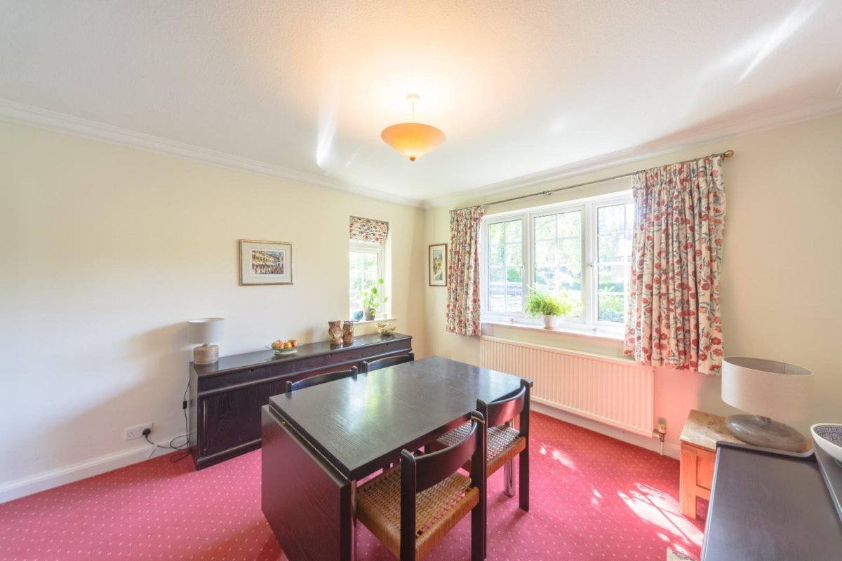 4 bedroom property for sale in Stoughton Road, Oadby, Leicestershire Price Guide £775,000