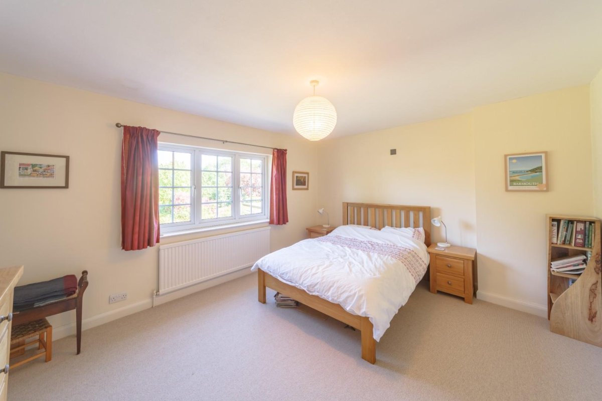 4 bedroom property for sale in Stoughton Road, Oadby, Leicestershire Price Guide £775,000