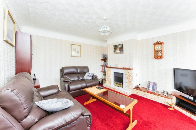 Stanney Lane, Ellesmere Port 3 bedroom semidetached house Jones