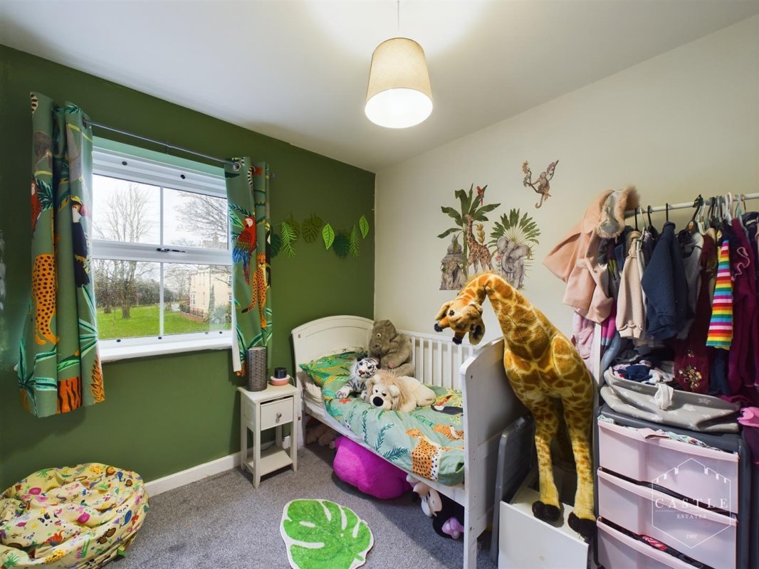 3 bedroom property for sale in Kensington Avenue, Burbage Guide price