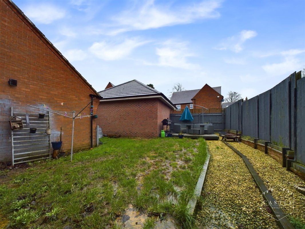 3 bedroom property for sale in Kensington Avenue, Burbage Guide price