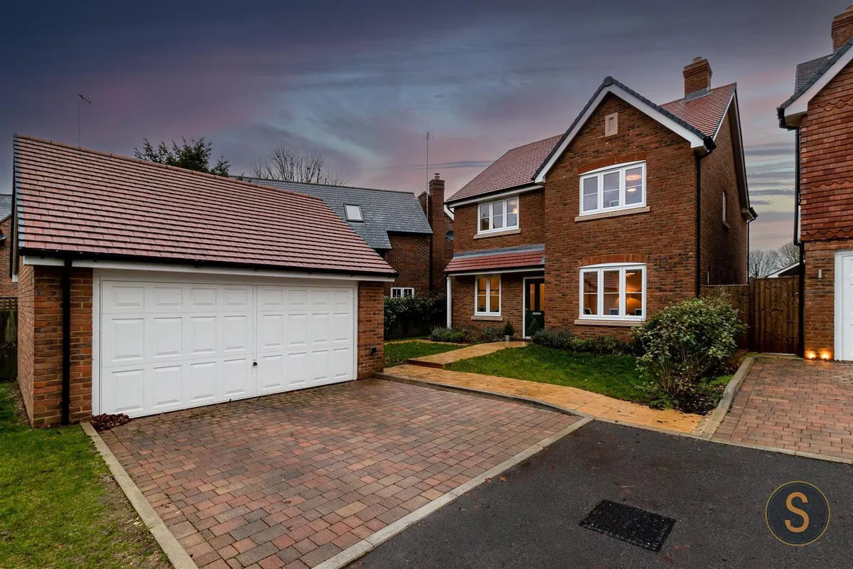 St. Francis Close, Tring