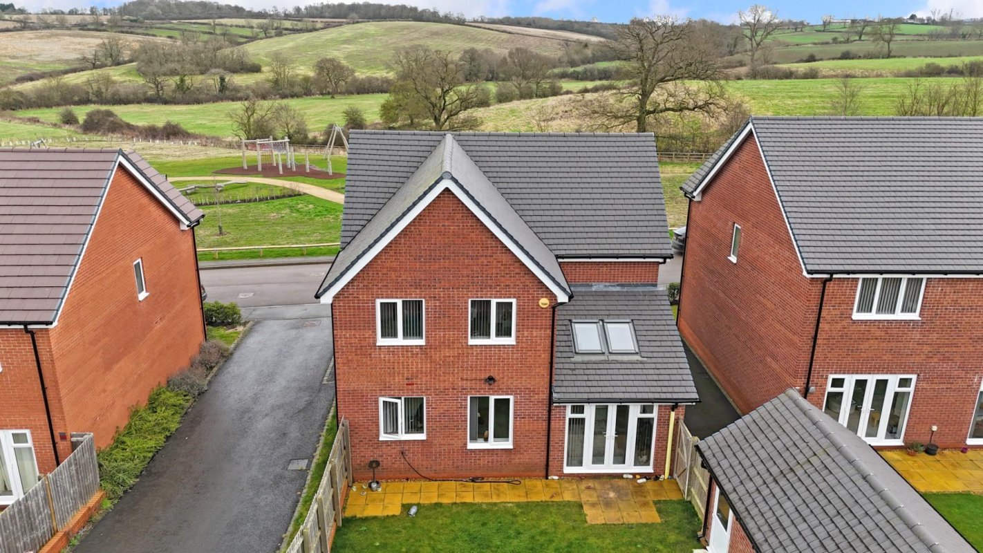 4 bedroom property for sale in Zouche Way, Bushby, Leicestershire