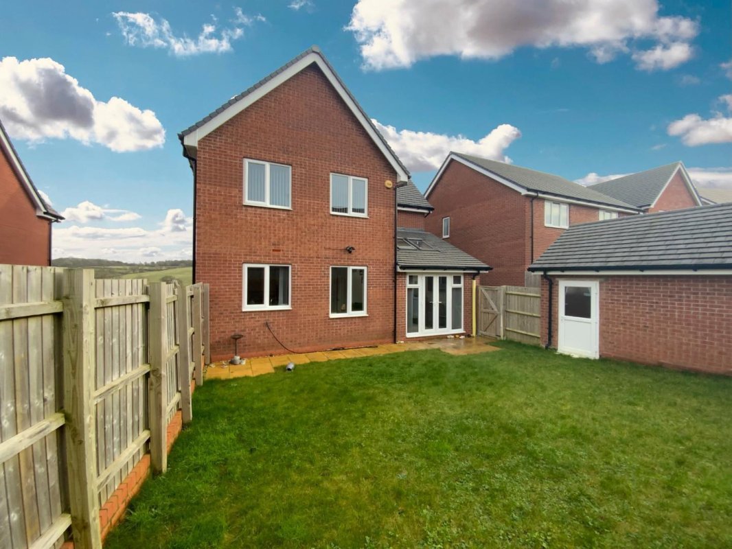 4 bedroom property for sale in Zouche Way, Bushby, Leicestershire
