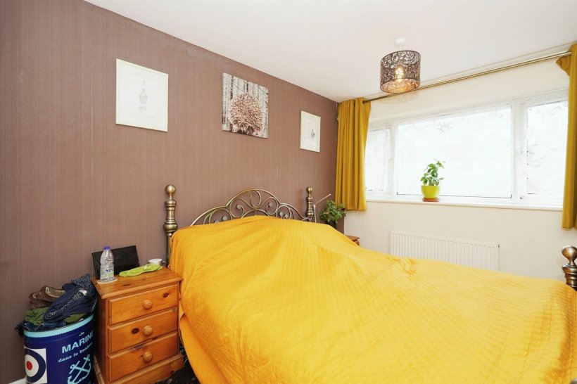 Windrush, Highworth, Swindon 3 bedroom terraced house Allen & Harris