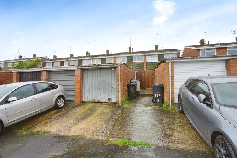 Windrush, Highworth, Swindon 3 bedroom terraced house Allen & Harris