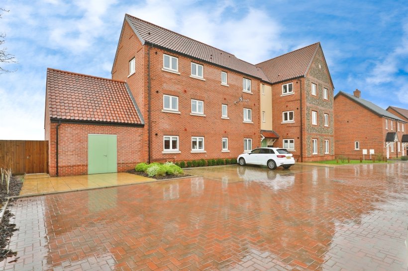 Brick Kiln Road, Fakenham 2 bedroom flat William H Brown