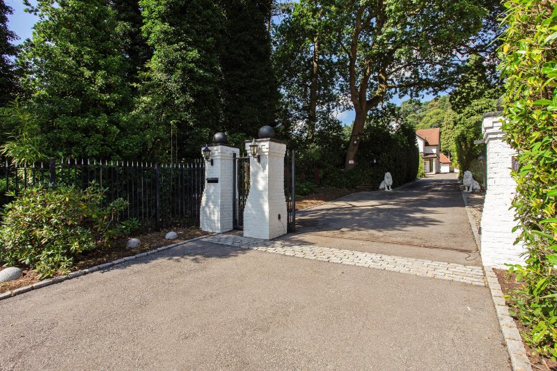 6 bedroom property for sale in Castle Road, Camberley, GU15 Guide