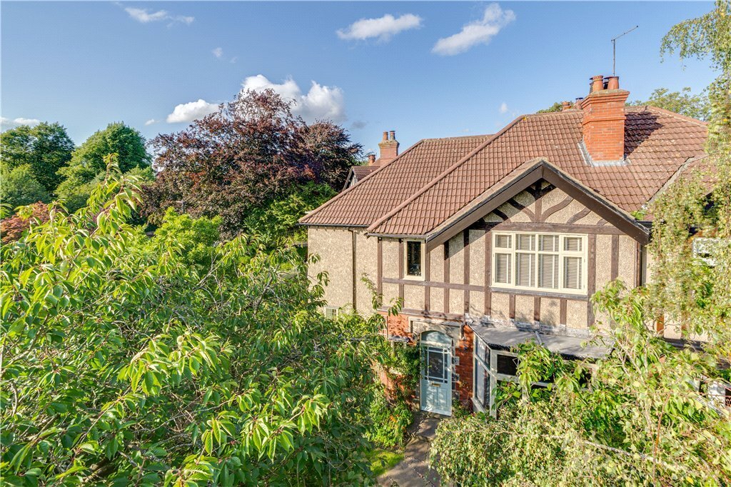 5 bedroom property for sale in Wheatlands Grove, Harrogate, North