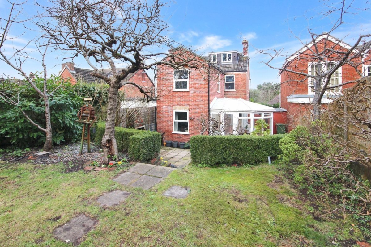 5 bedroom property for sale in Dunyeats Road, Broadstone, Dorset, BH18 £585,000