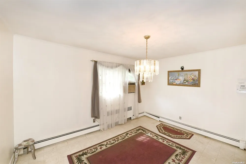 139 Hawthorne St, Mastic, NY 11950
