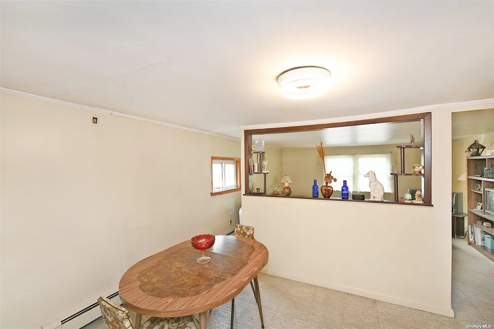 139 Hawthorne St, Mastic, NY 11950