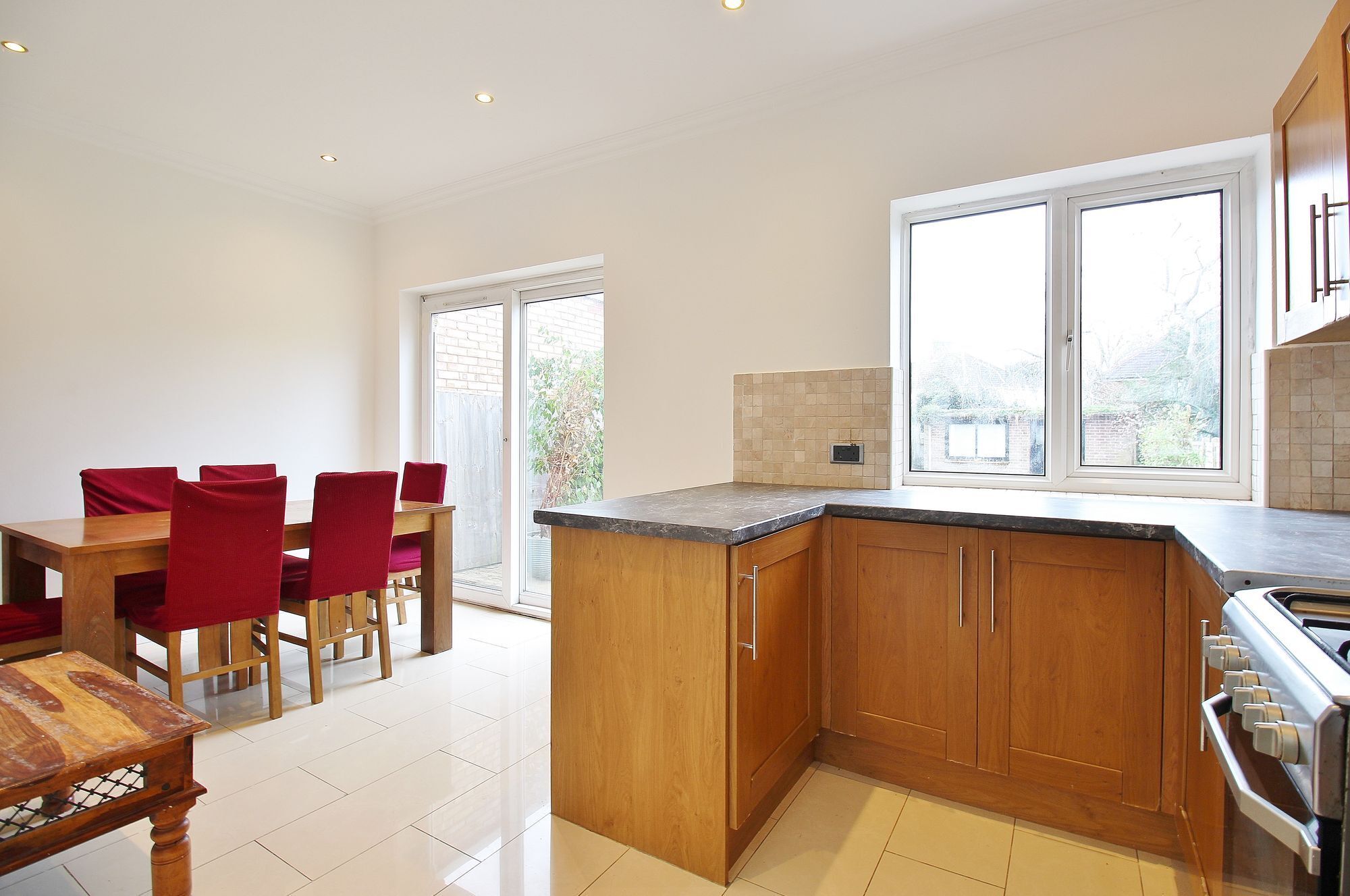 3 bedroom property to let in Spring Grove Road, Hounslow, TW3 £2,300 pcm