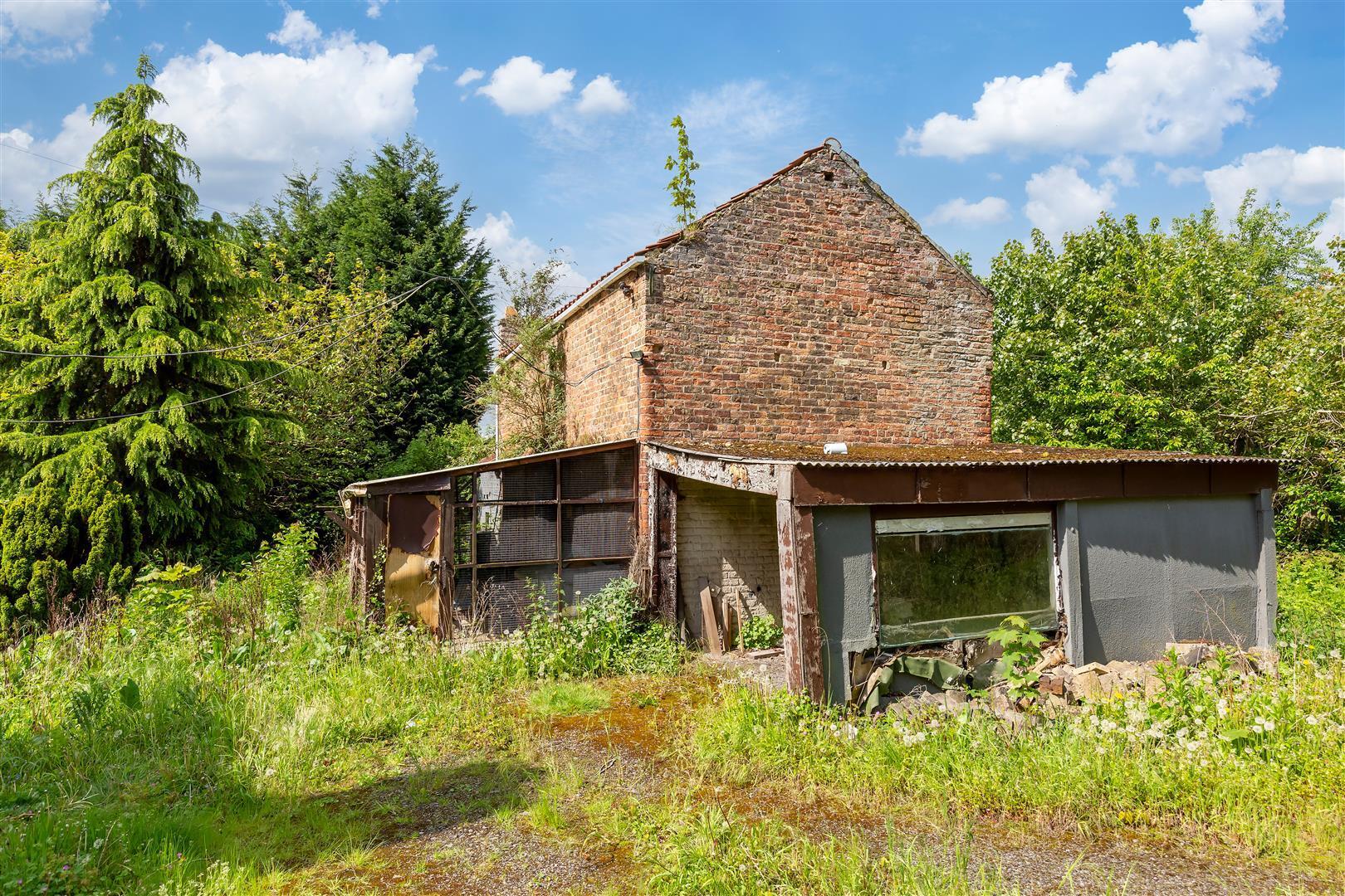 4 bedroom property for sale in Main Road, Newport, Brough Offers over