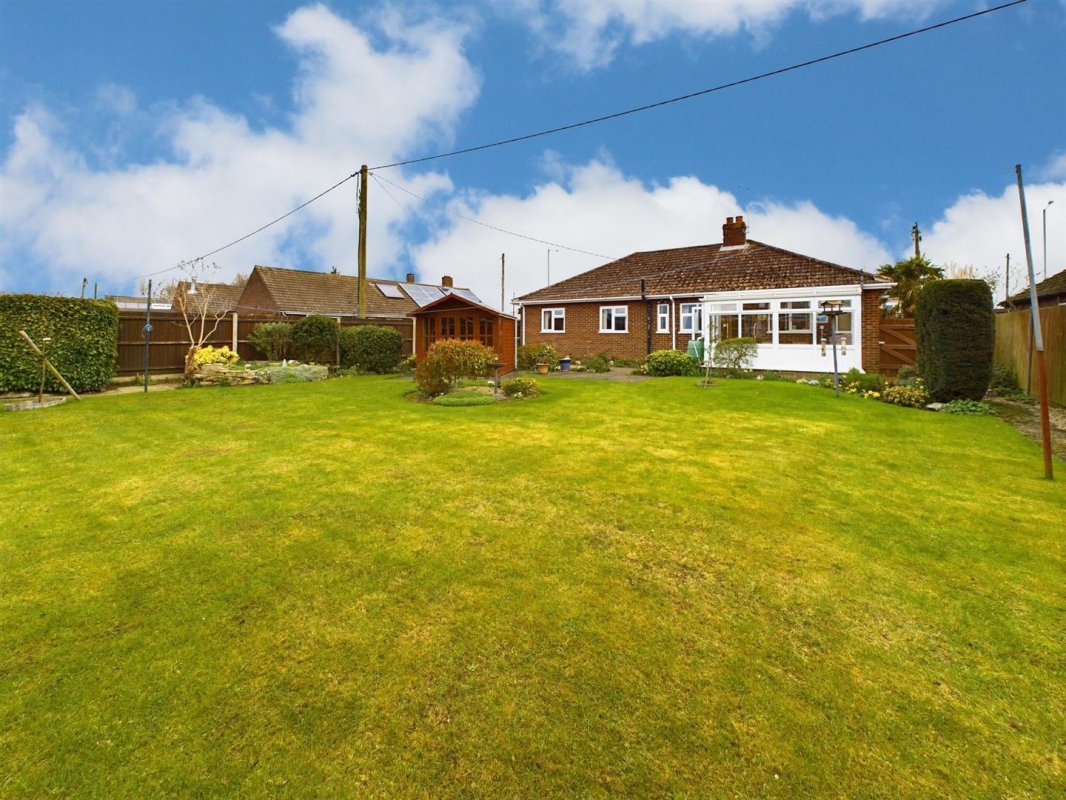 3 bedroom property for sale in Yaxham Road, Dereham £350,000
