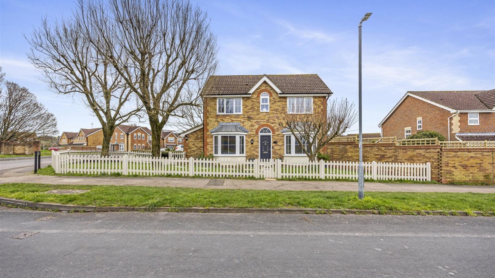 4 bedroom property for sale in Windmill View, Patcham, Brighton Guide